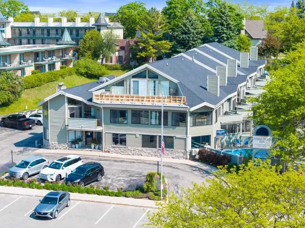 101 Michigan Ave #105, Charlevoix, MI 49720