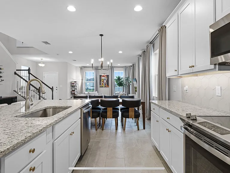 734 Rivington Ave — Photo 10