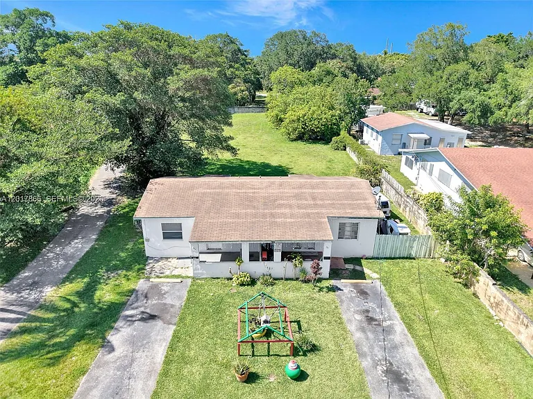 555 NW 90th St #EL — Photo 31
