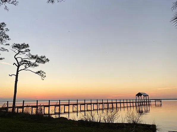215 N Bayshore Dr, Eastpoint, FL 32328