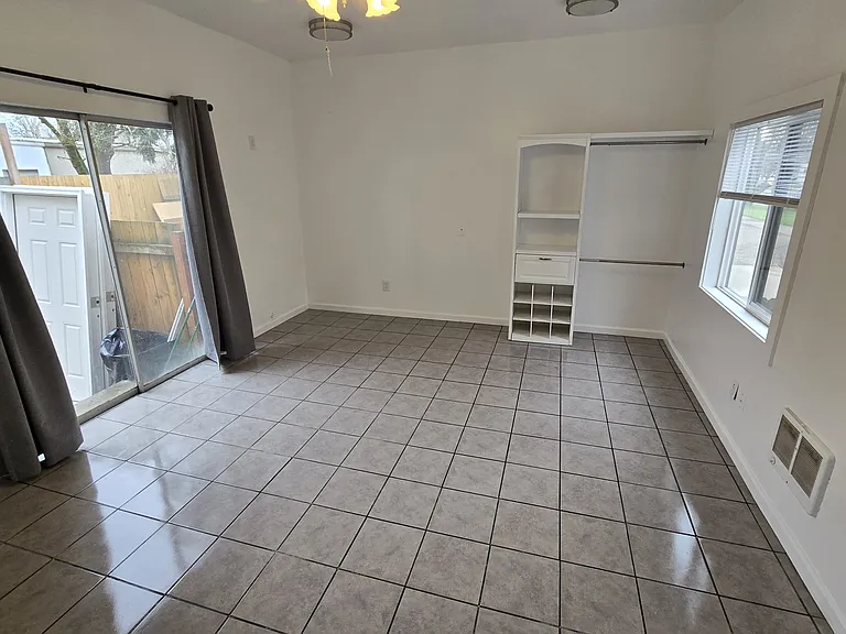 505 NW 4th St #B — Photo 8