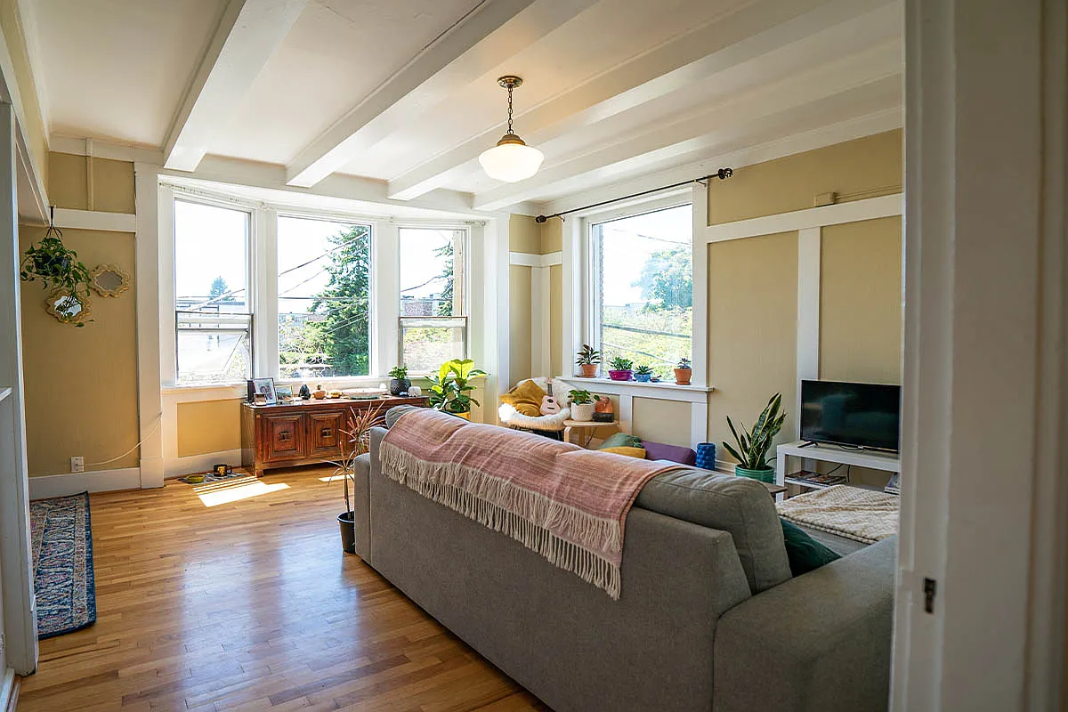 October Mansion — Photo 1