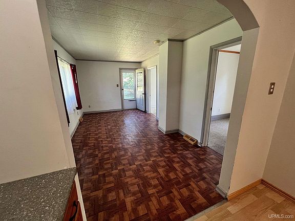 4th image of 529 Henford Ave