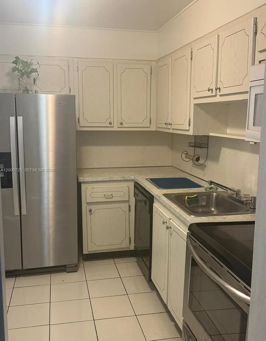 Royal Oaks Condo — Photo 3