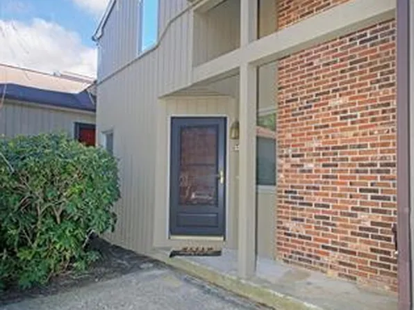 32 Far View Cmns, Southbury, CT 06488
