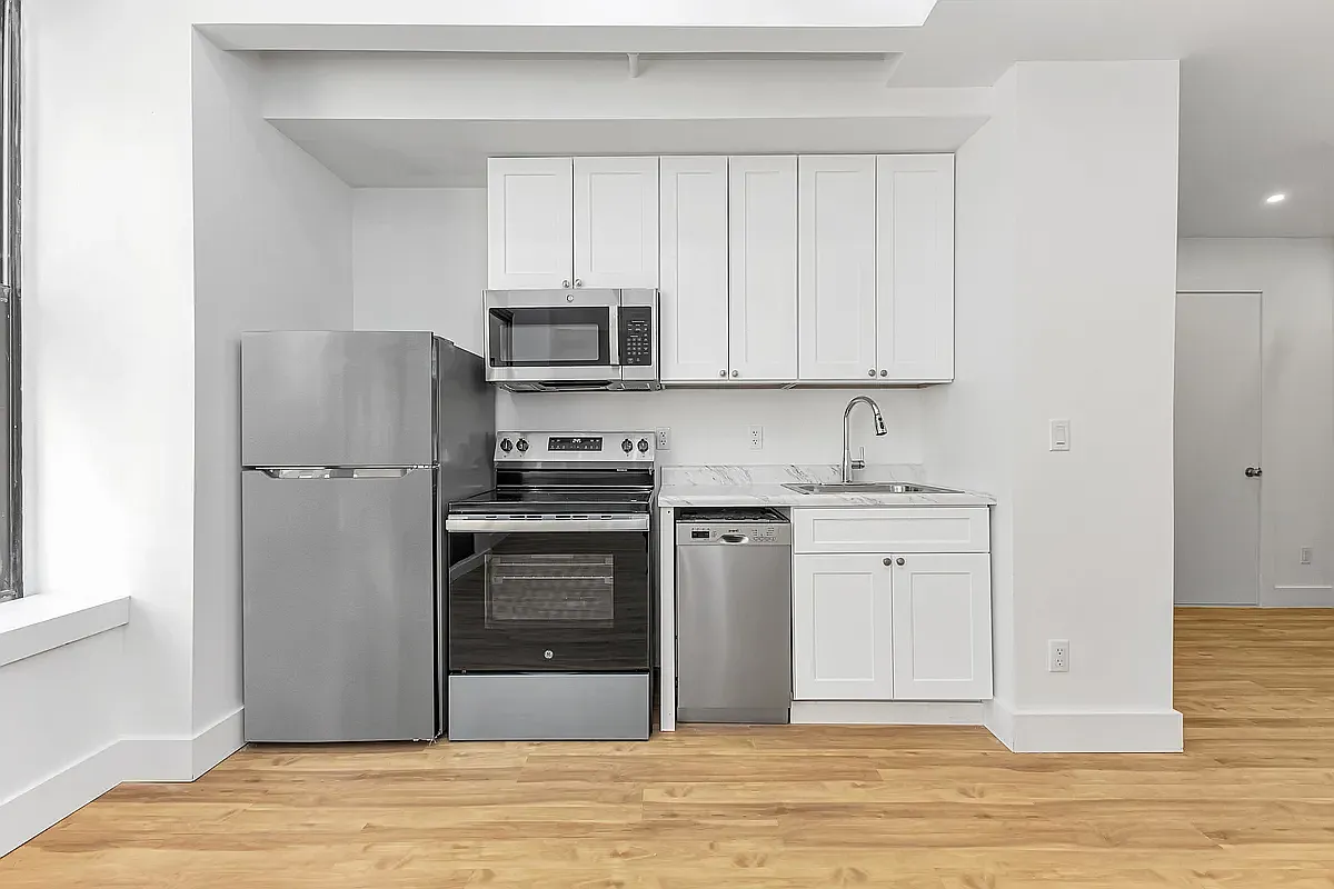248 West 35th Street — Photo 4