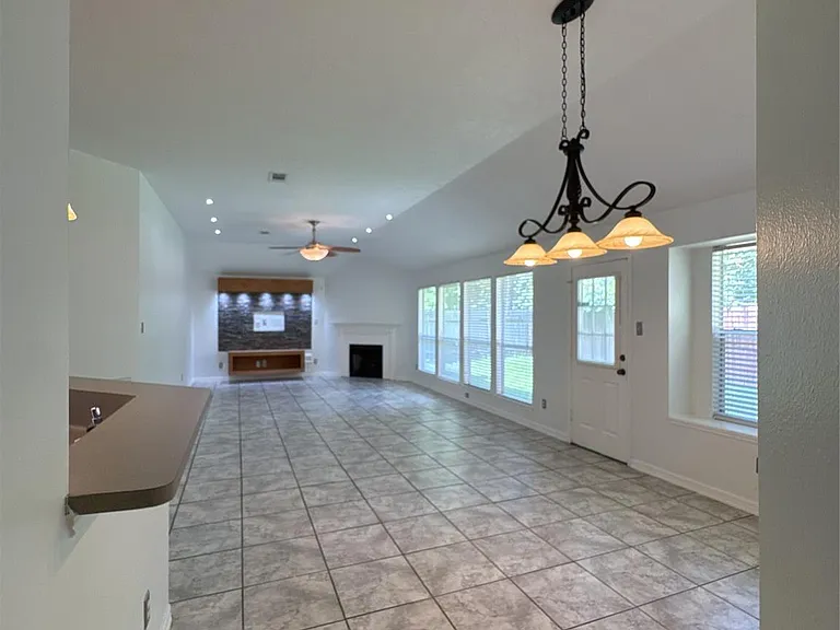 3210 Woodcreek Glen Ln — Photo 10