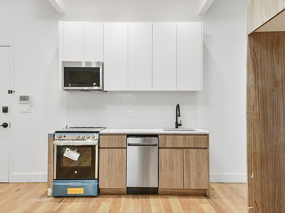 4th image of 428 Sackett St #4D