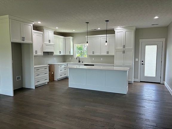 2nd image of 133 Lakeside Pl
