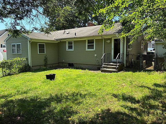 4th image of 918 Cutspring Rd