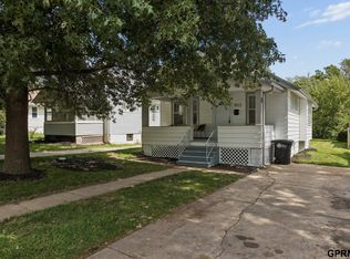 911 S 55th St, Omaha, NE 68106