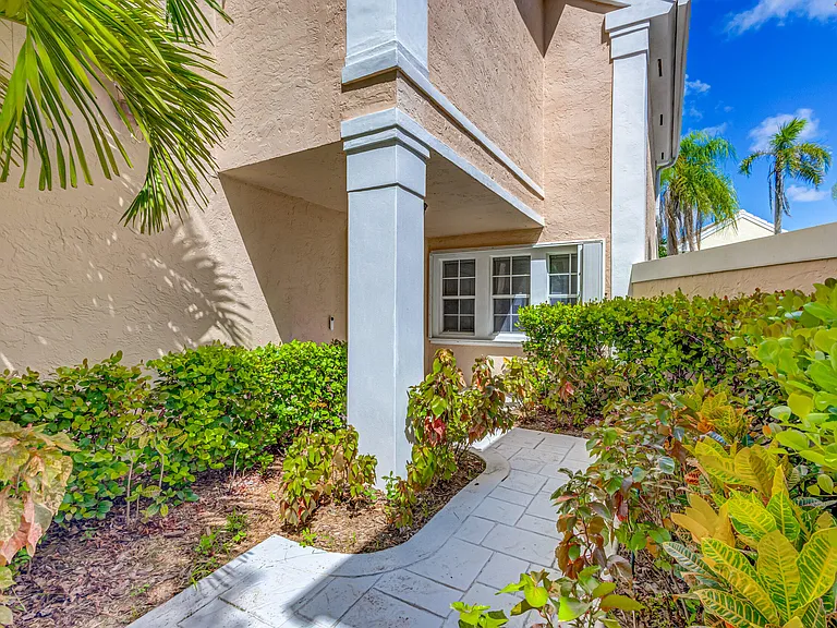 17 Selby Ln — Photo 6