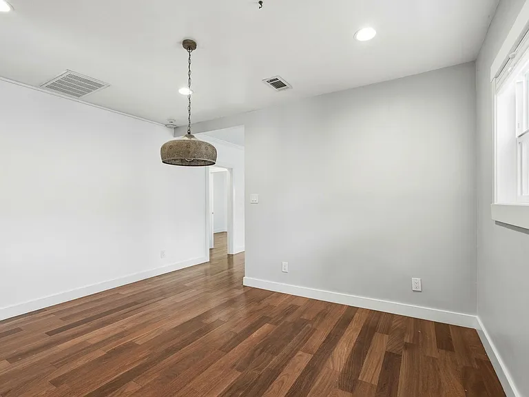 954 Cedar St — Photo 5