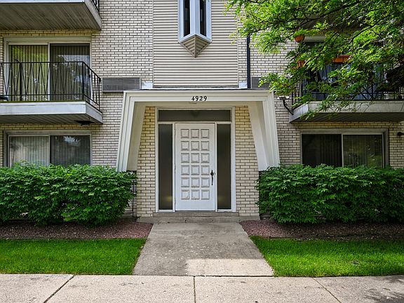 3rd image of 4929 W 87th St