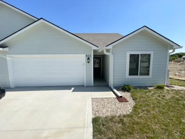 611 Wildoak Pl, Manhattan, KS 66503
