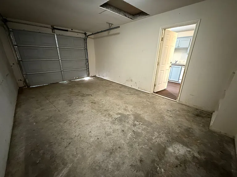 15210 Oaks West Dr — Photo 18