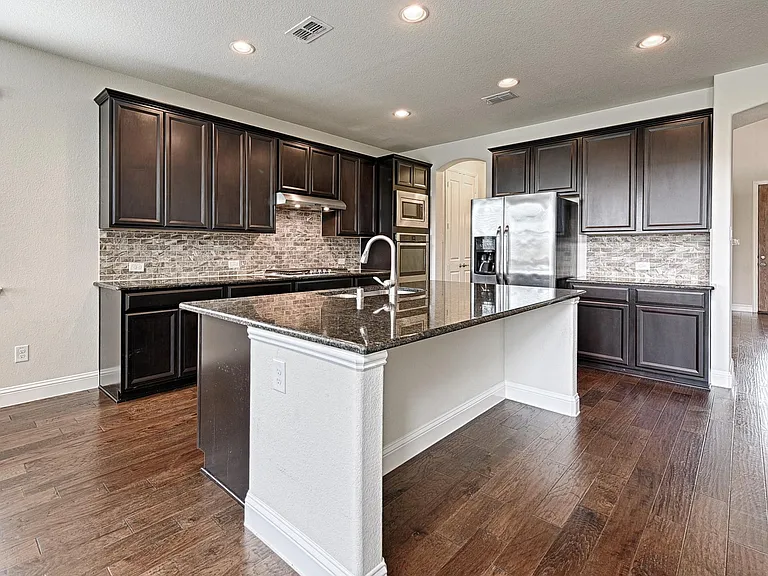 1208 Uplands Dr — Photo 9