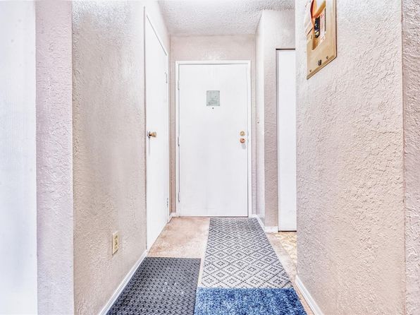 3235 Quadra St #210, Saanich, BC V8X 1G4