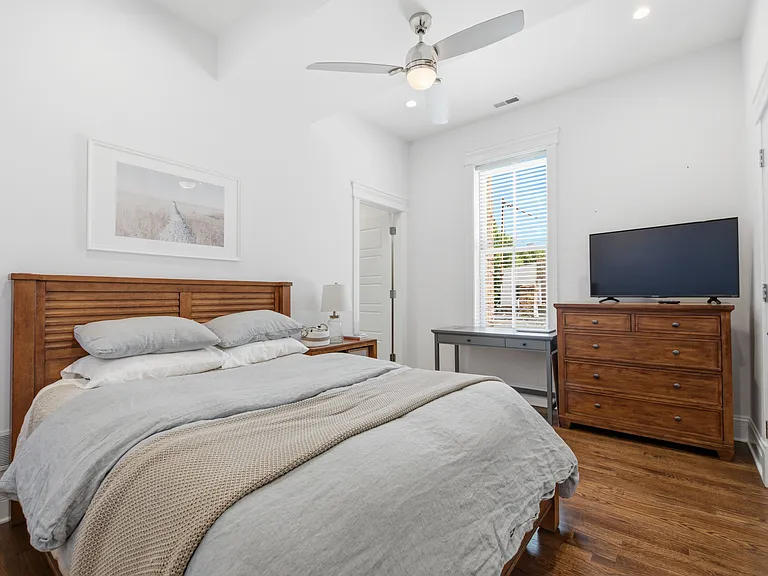 2042 W Potomac Ave #3 — Photo 11