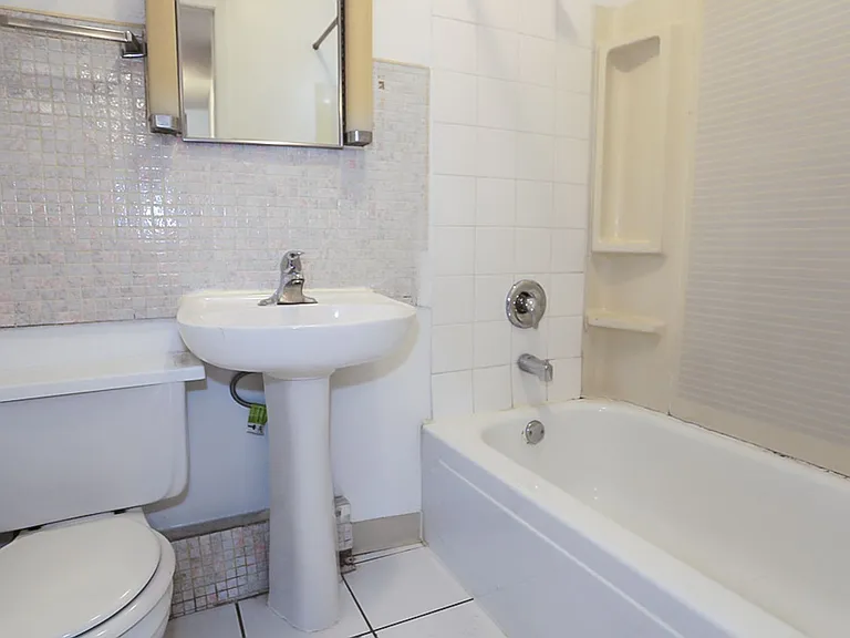 3054 N Greenview Ave — Photo 14
