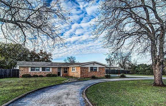 3rd image of 306 E Newland Dr
