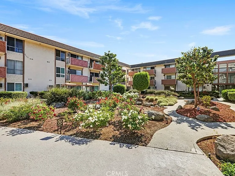 5585 E Pacific Coast Hwy #365 — Photo 24