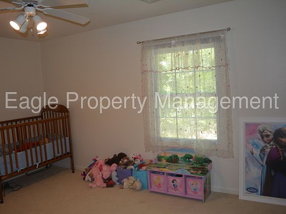 3rd image of 358 Essex Dr NE