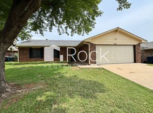 1216 Edinburg Dr, Yukon, OK 73099