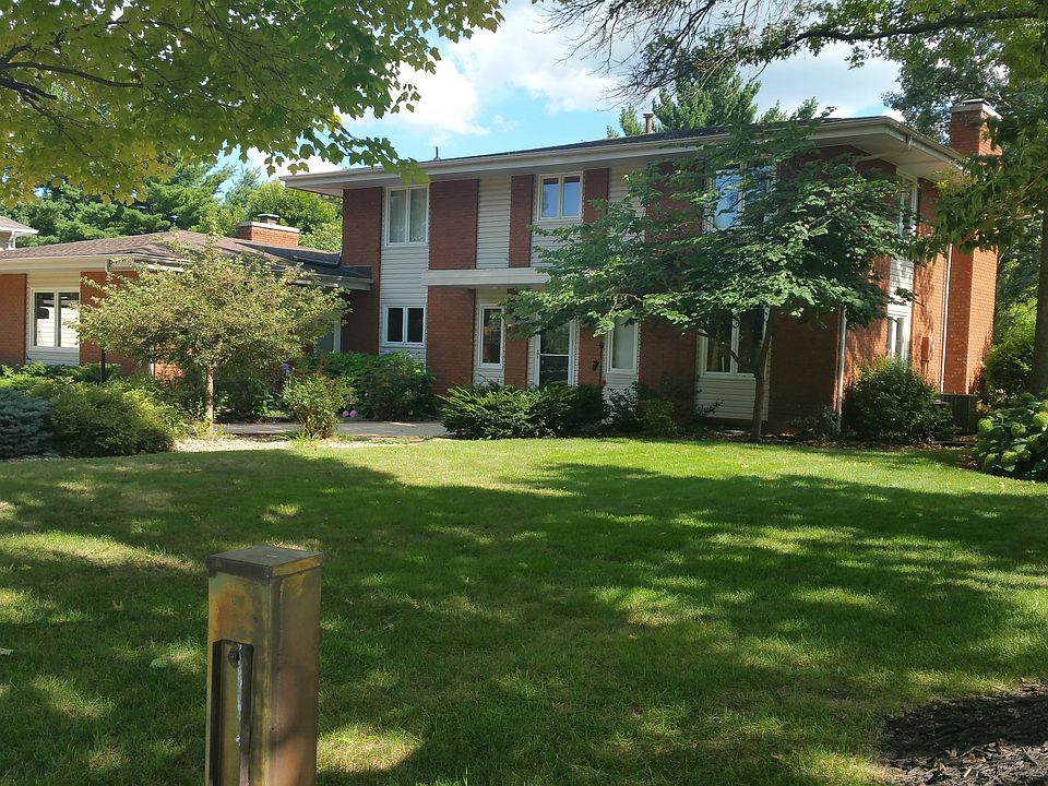 3205 Stoneybrook Dr