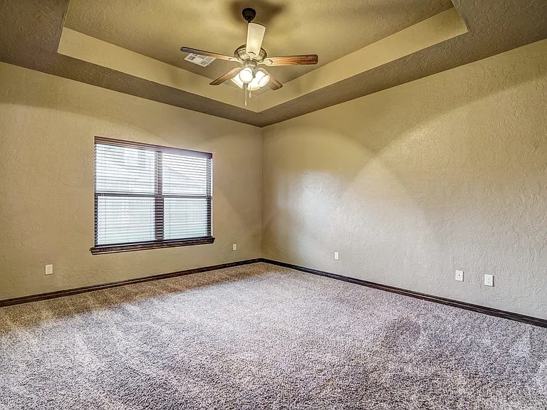 905 Samantha Ln — Photo 26