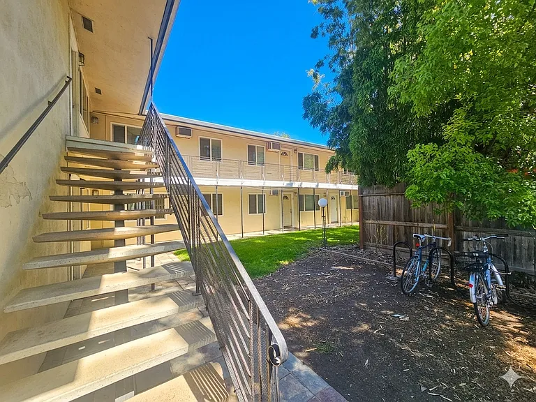 720 D St #7 — Photo 3