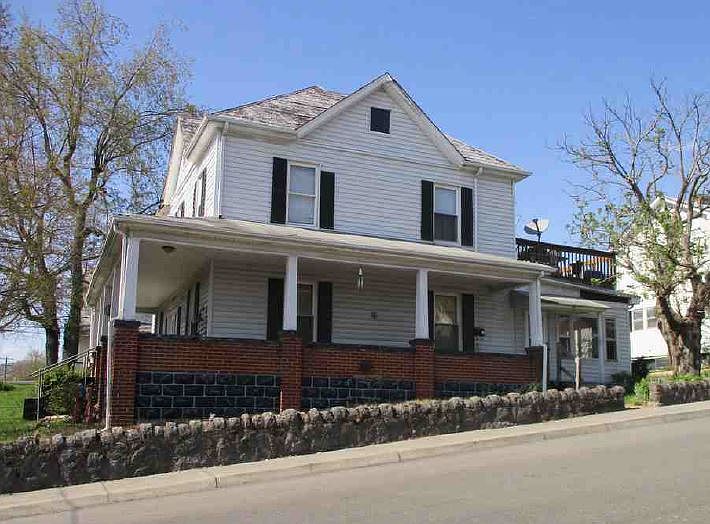 2nd image of 411 Vernon St