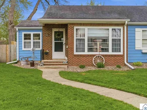 216 7th Ave SE, Waseca, MN 56093