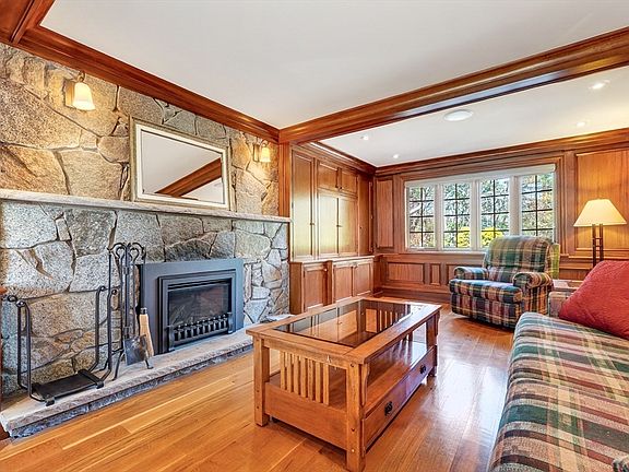 3rd image of 15 Spring Ln