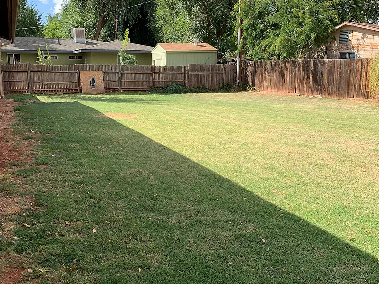 585 Sunset Ln — Photo 2