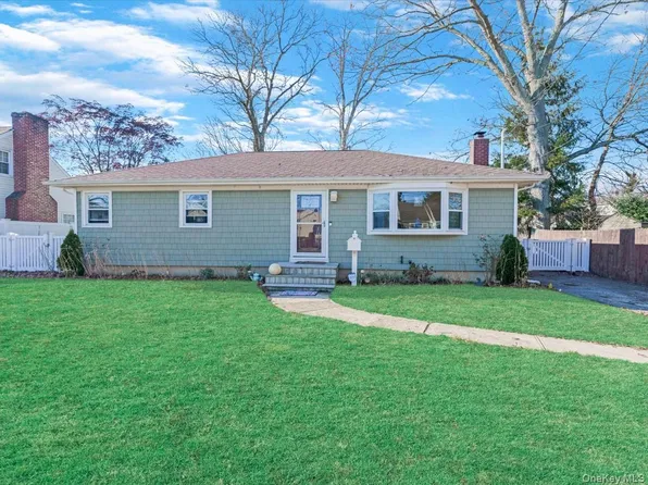 68 Kenwood Avenue, Massapequa, NY 11758