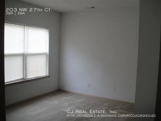 203 NW 27th Ct — Photo 9
