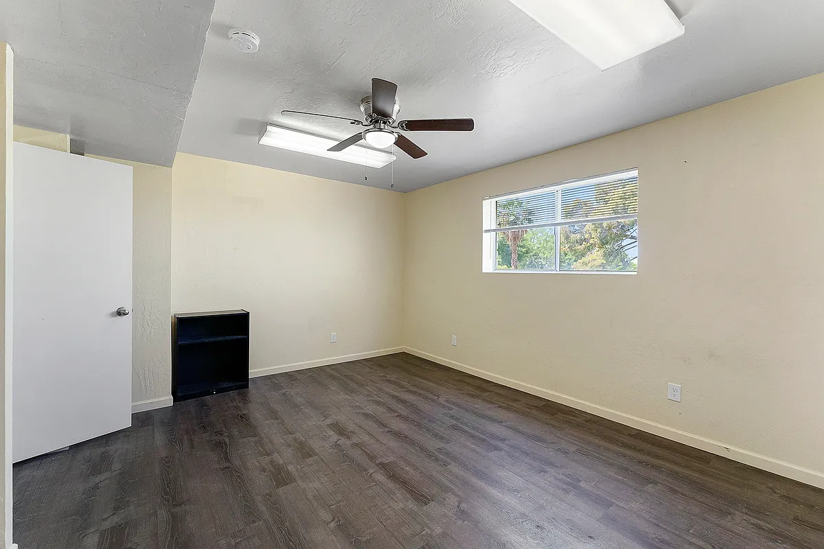 Building Photo - 535 S Temple St #1