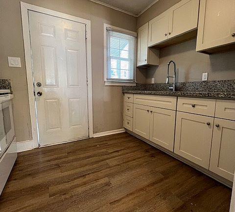 4th image of 3325 Ottawa Ave #B
