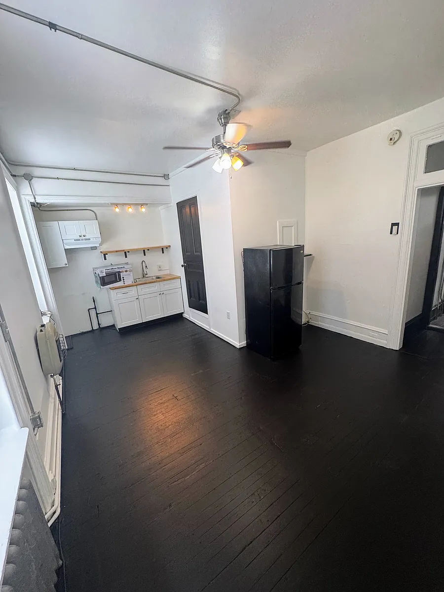 Building Photo - 3527 N 16th St #3F