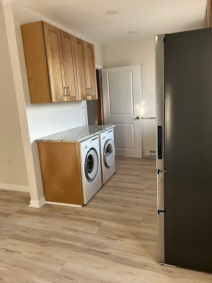 Building Photo - 33B Dean Ave #33B