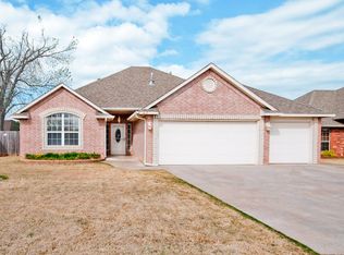 617 N Chisholm Trail Way, Mustang, OK 73064