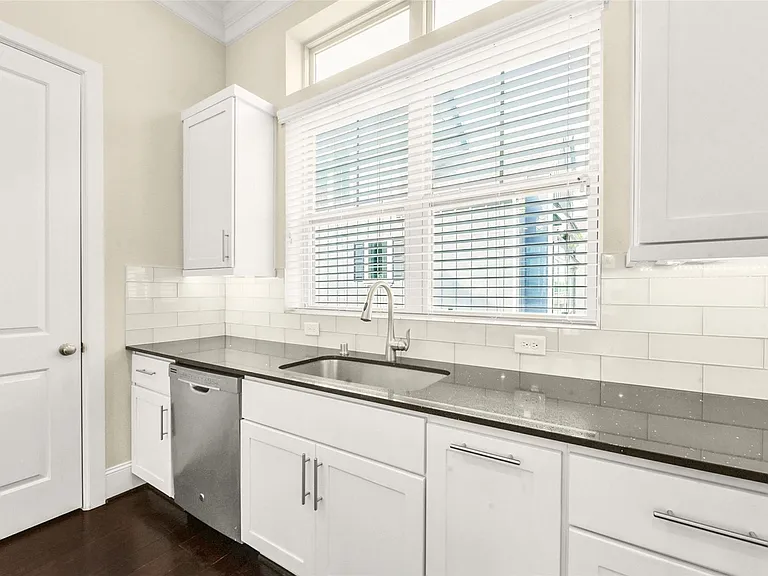 734 N Shepherd Dr — Photo 13
