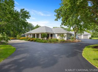38W064 Tanglewood Dr, Batavia, IL 60510
