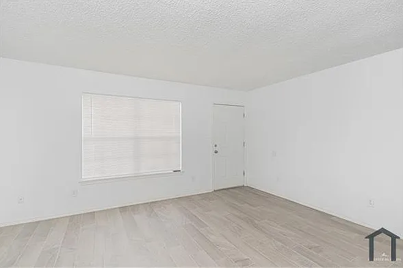 2 bed, 1004 sqft, $1,200 — Photo 3