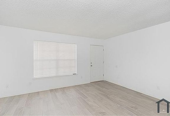 3rd image of 2201 N Jackson Rd #31M