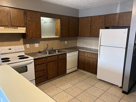 2nd image of 7469 Huntington Dr APT 2