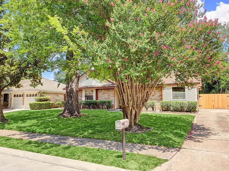 9006 Stone Brook Ln — Photo 1