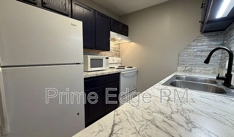 1109 N 28th St #12 — Photo 1