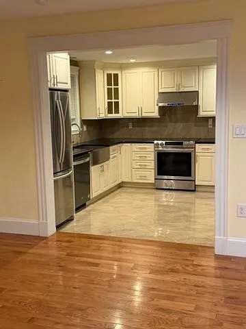 633 Saw Mill Brook Pkwy #1 — Photo 5